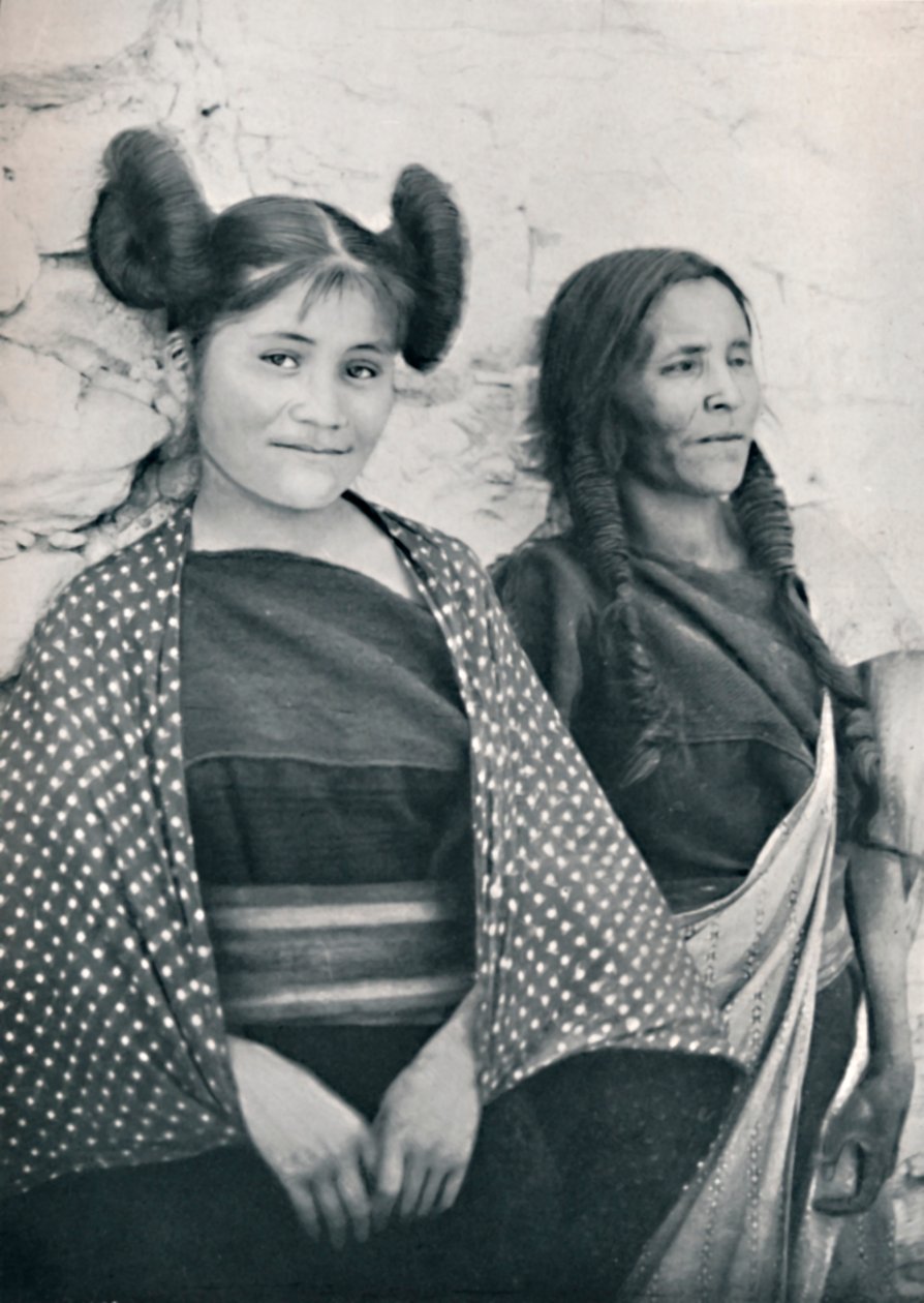 Een Arizona Hopi meisje en haar moeder, 1912 door James and Pierce
