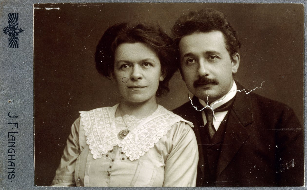 Portretfoto op visitekaartje van Albert Einstein en Mileva Einstein-Maric in 1911 door Jan Langhans