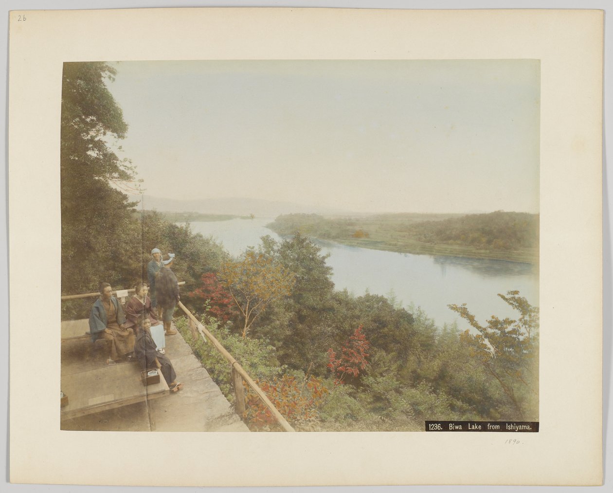 Biwa Meer vanaf Ishiyama, Shiga Prefectuur, Japan (handgekleurde zwart-wit foto) door Japanese Photographer