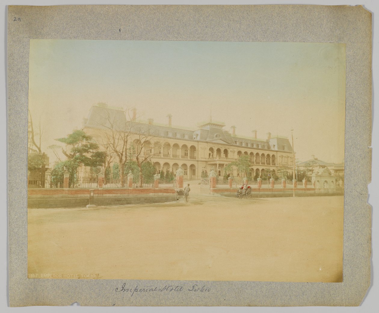 Imperial Hotel, Tokyo, Japan (handgekleurde zwart-wit foto) door Japanese Photographer