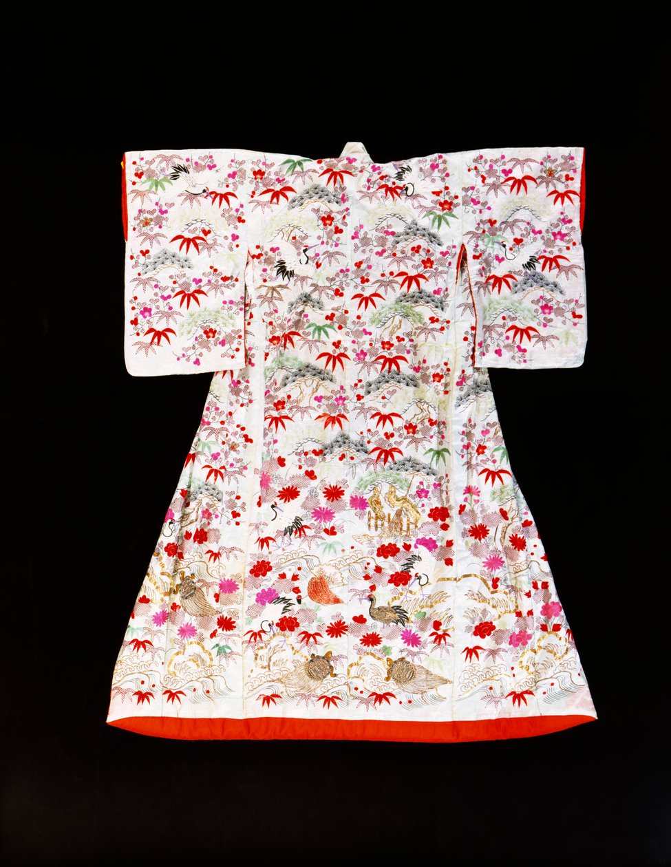 Een furisode van witte zijden damast gestencild met bamboebladeren en pruimenbloesem door Japanese School
