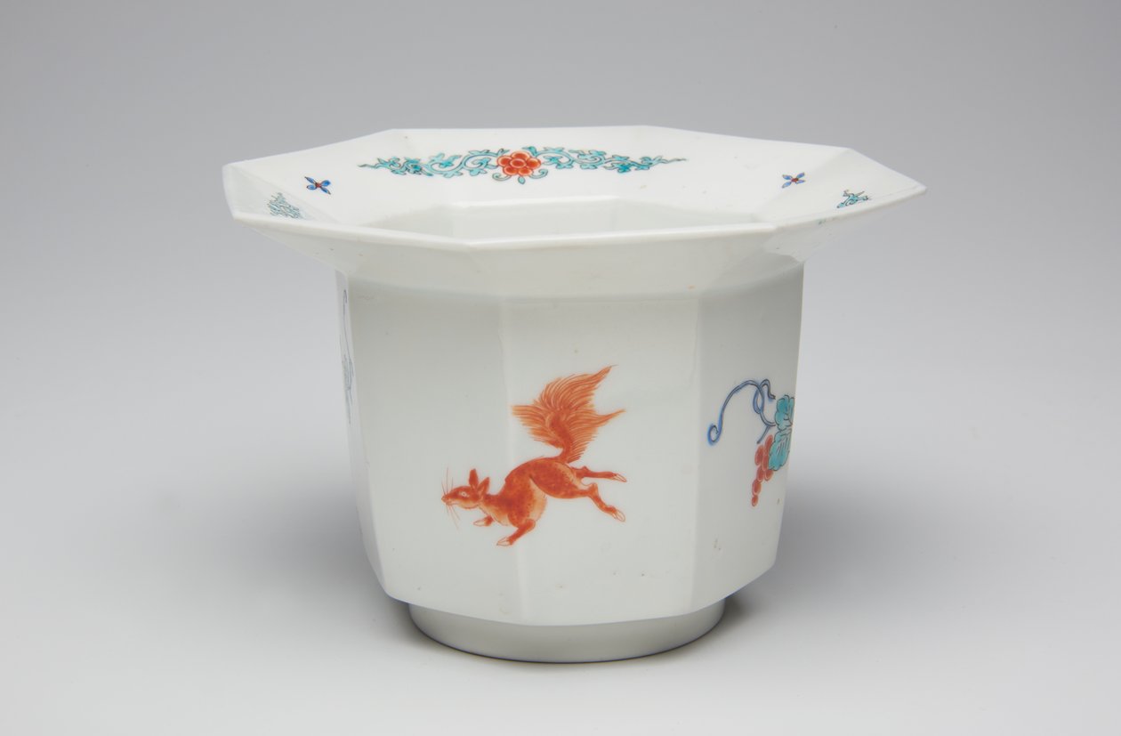 Beker, laat 17e-vroeg 18e eeuw (Kakiemon, porselein met emaille) door Japanese School