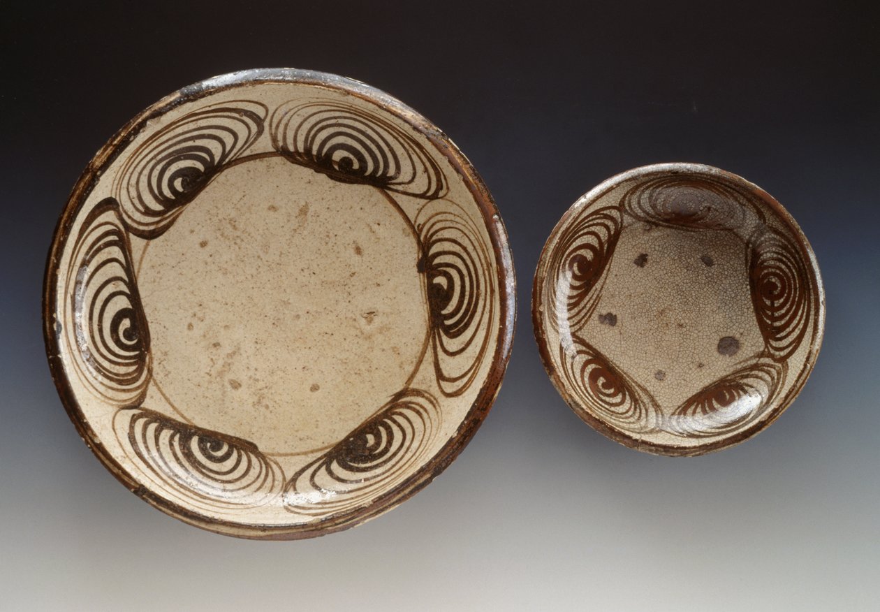 Borden versierd met umanomezara (cirkels met paardenoogpatroon), laat 18e eeuw-begin 19e eeuw, emaille aardewerk, geproduceerd in Seto, Japanse beschaving, Edo periode door Japanese School
