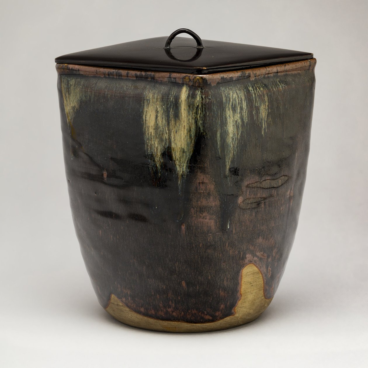 Takatori-ware waterpot (Mizusashi) door Japanese School