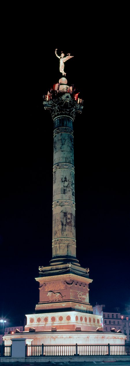 Zicht op de zuil van juli op Place de la Bastille in Parijs door Jean Antoine Alavoine