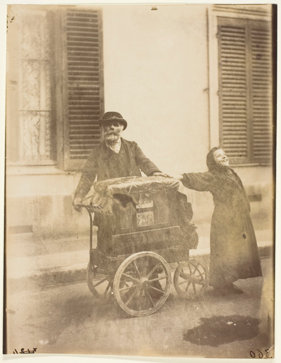 Orgelspeler door Jean Eugène Auguste Atget