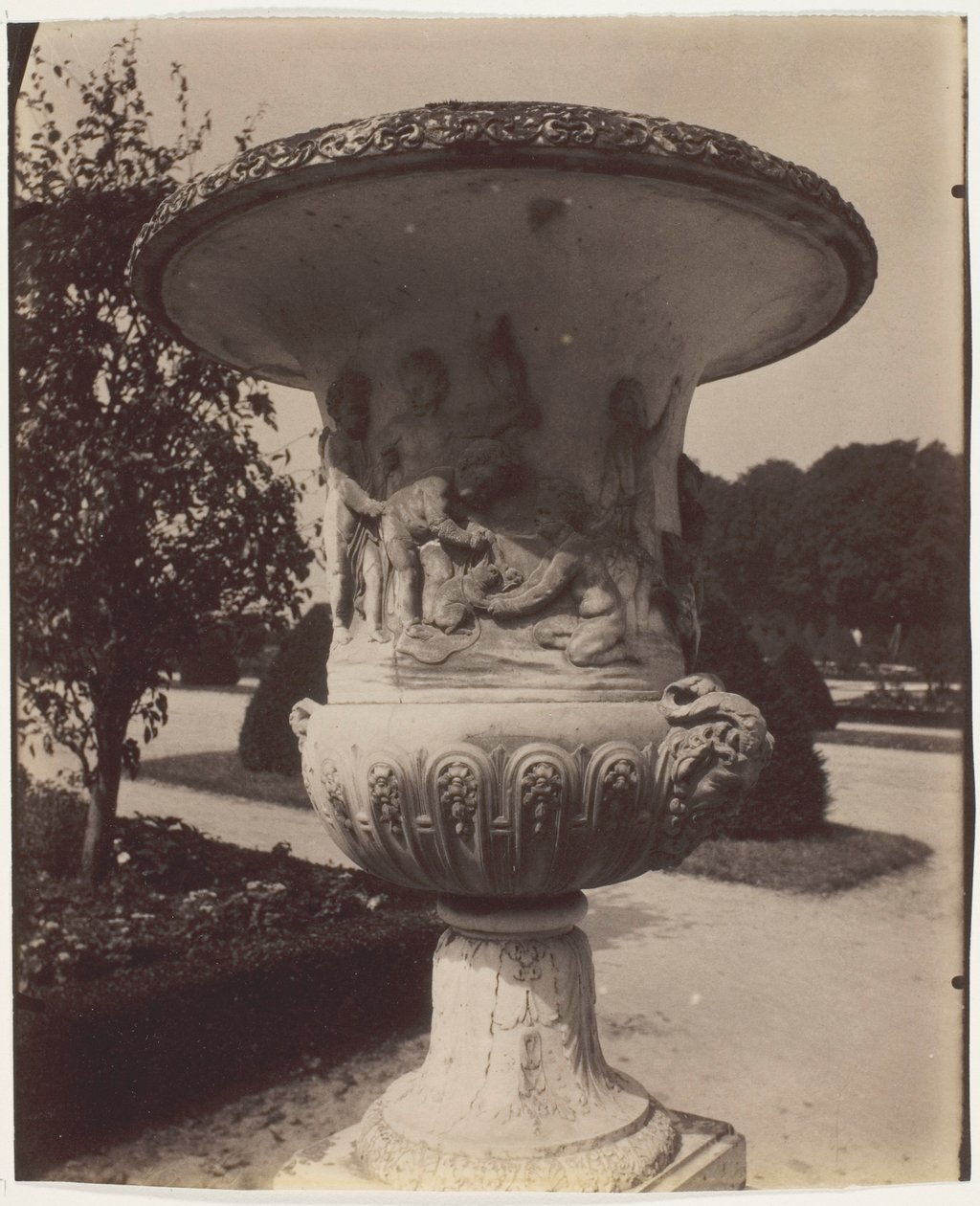 Versailles, Vaas door Jean Eugène Auguste Atget