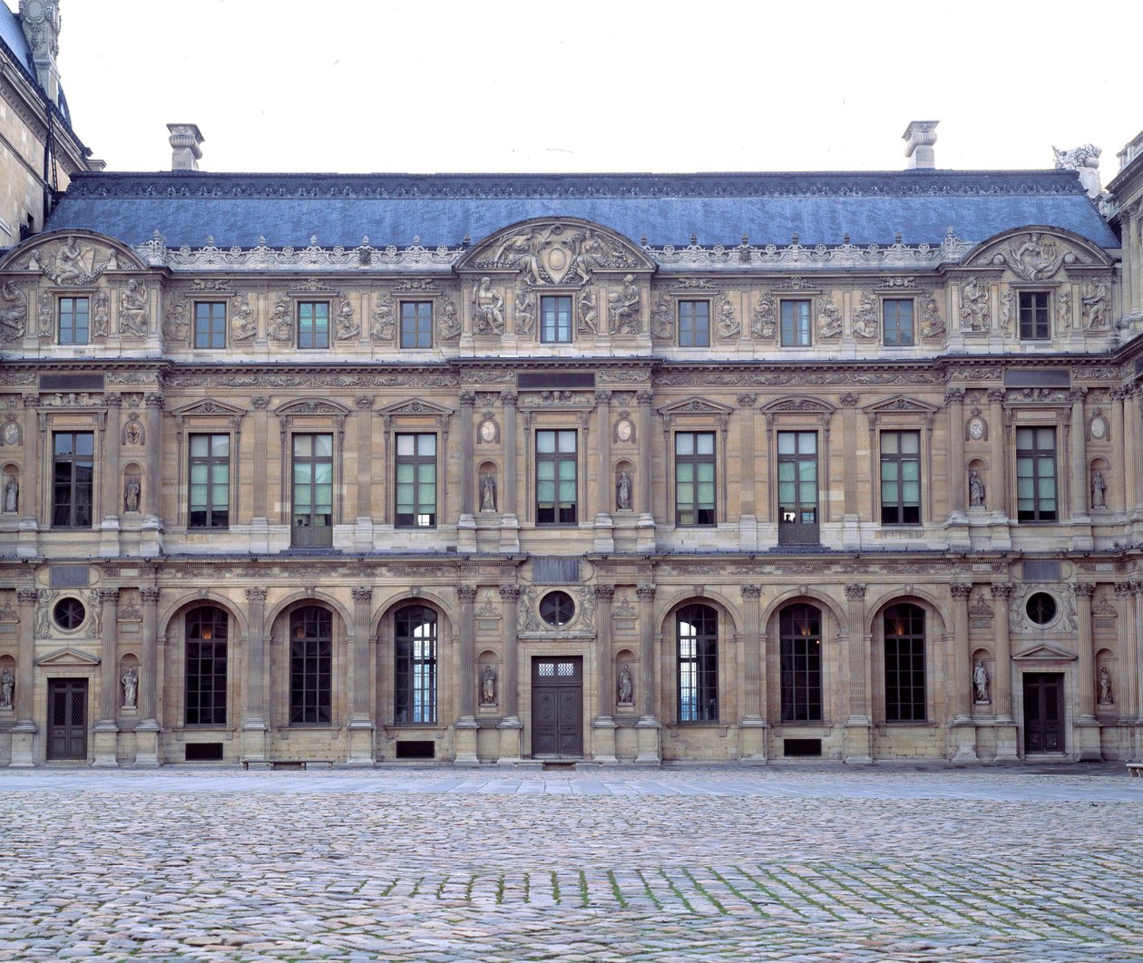 La cour carrée du Louvre, façade van het Louvre van Henri II door Jean Goujon