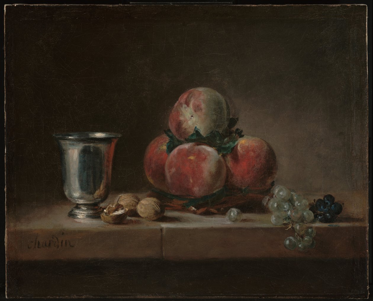 Stilleven met perziken, een zilveren bokaal, druiven en walnoten door Jean Baptiste Simeon Chardin