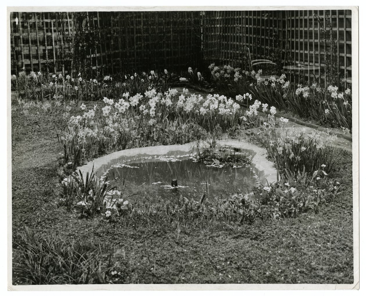 Tuin van de heer en mevrouw Wm H Wells, 265 W 11th St, New York, VS door Jessie Tarbox Beals