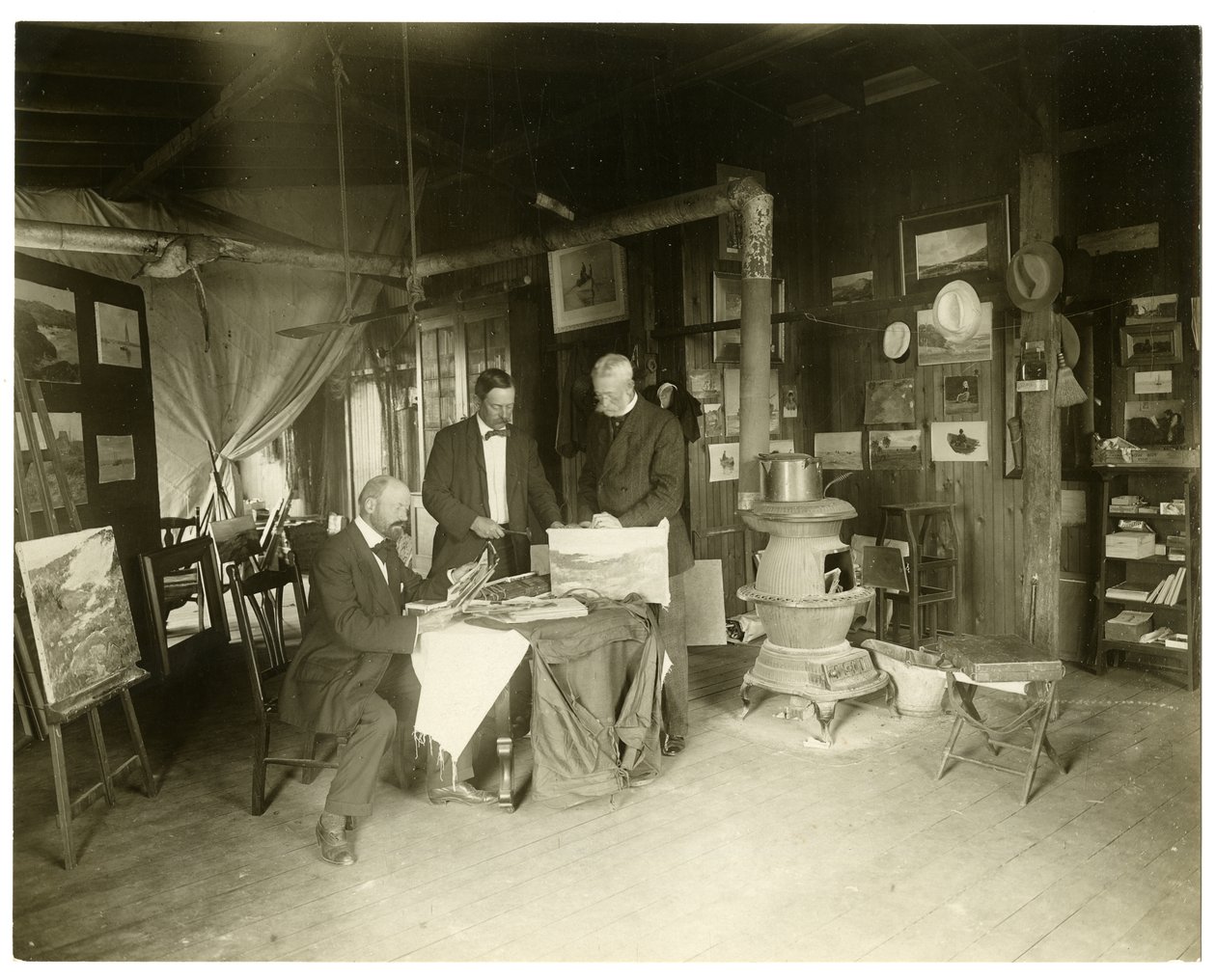 Van links naar rechts: Cullen Yates - verborgen - Walter Dean door Jessie Tarbox Beals