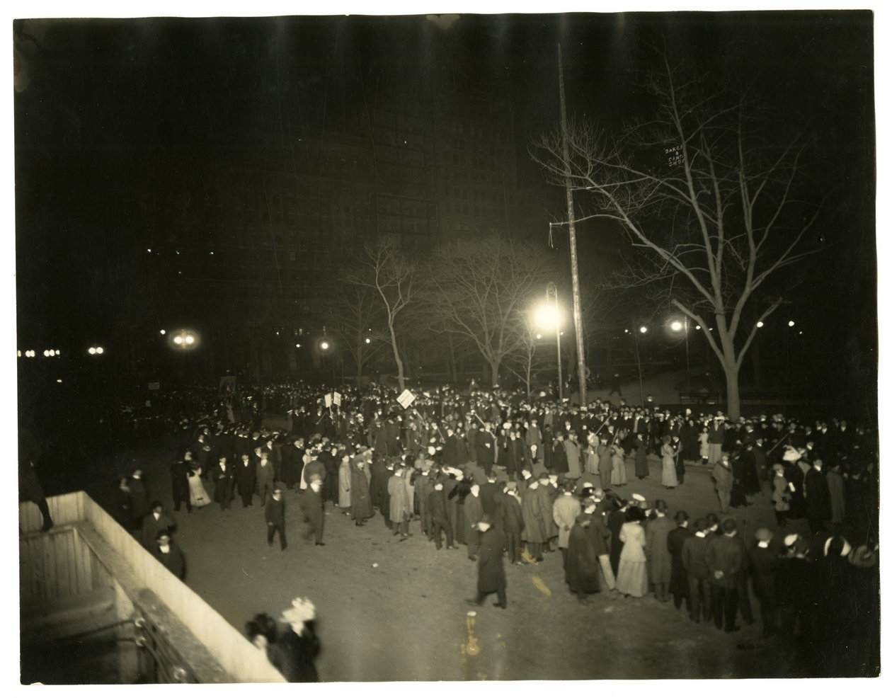 Suffrage Parade, Greenwich Village, New York, USA, c.1915-18 door Jessie Tarbox Beals