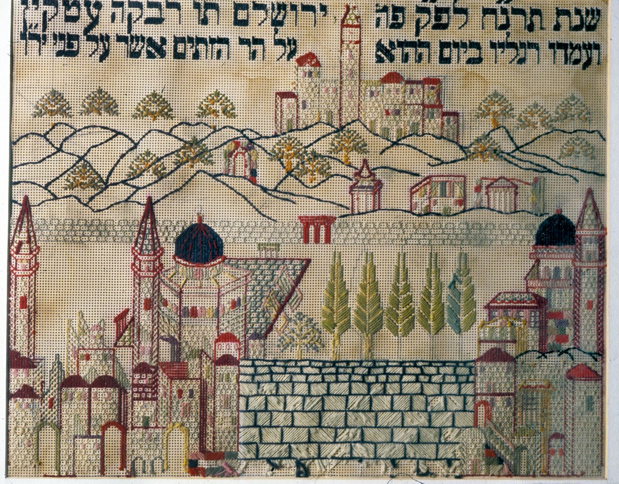Sampler die de gebedsrichting naar Jeruzalem aangeeft (textiel) door Jewish School