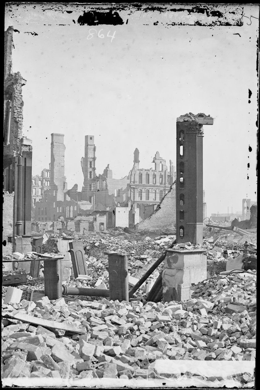 Uitzicht vanaf de zuidwestelijke hoek van Dearborn en Monroe Streets, met het Grand Pacific Hotel op de achtergrond en de ruïnes van het Honore Block op de voorgrond na de Chicago-brand van 1871, ca. 1871 door Jex Bardwell