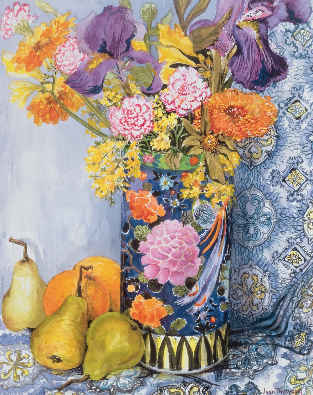 Iris en anjers in een Japanse vaas met peren door Joan Thewsey