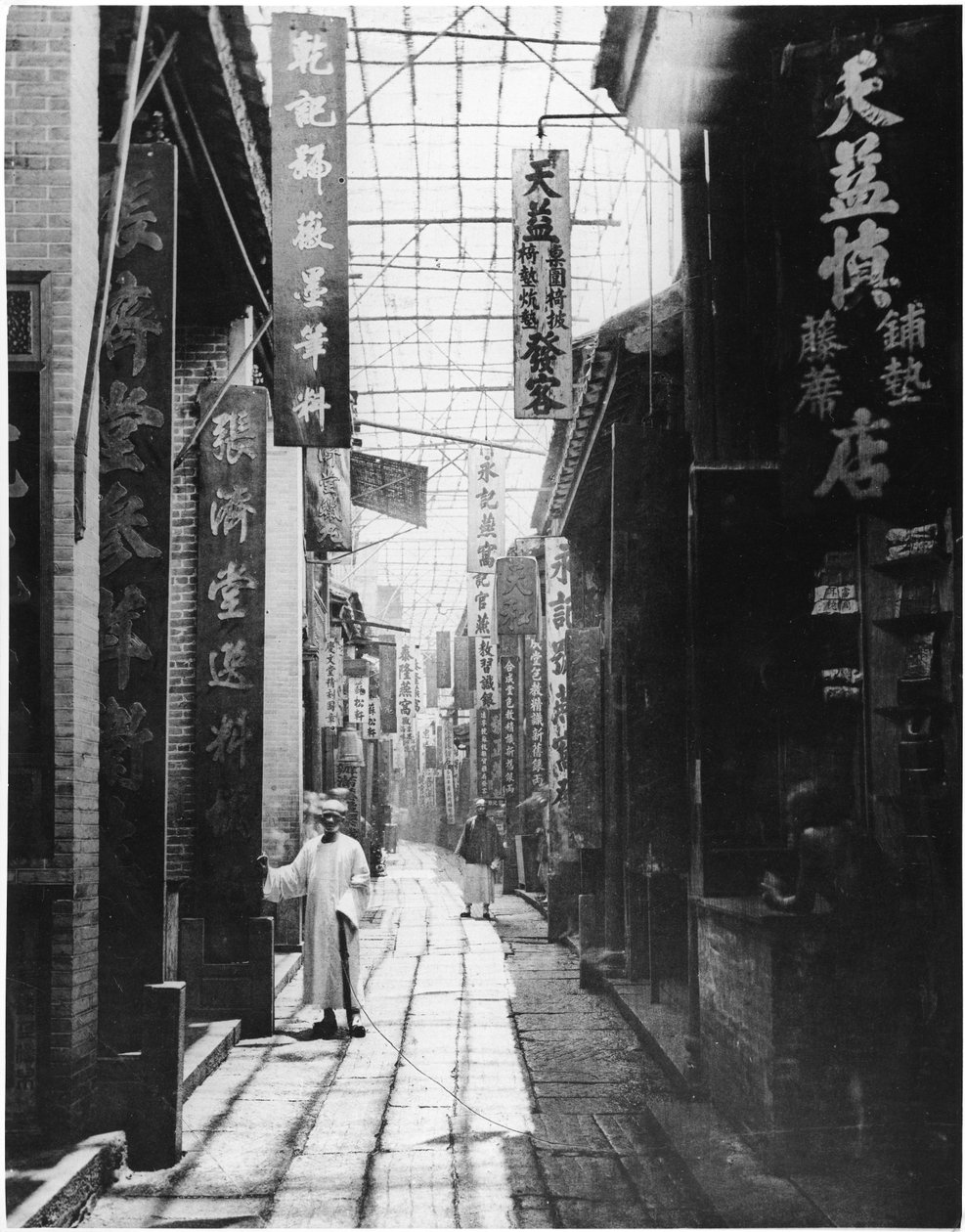 Physic Street, Canton, c.1867-72 door John Thomson