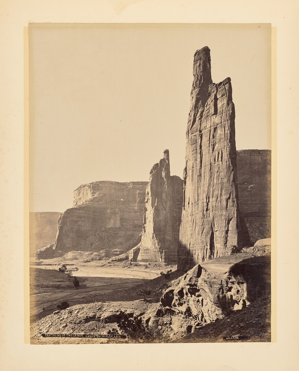 Hoofden van de canyon, Canyon de Chelly, Arizona door John K. Hillers
