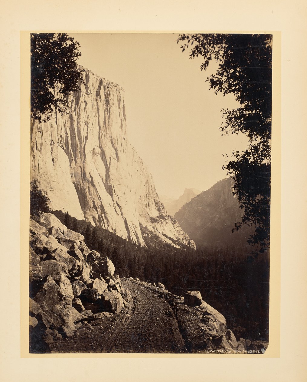 El Capitan gezien vanaf Trail, Yosemite door John K. Hillers