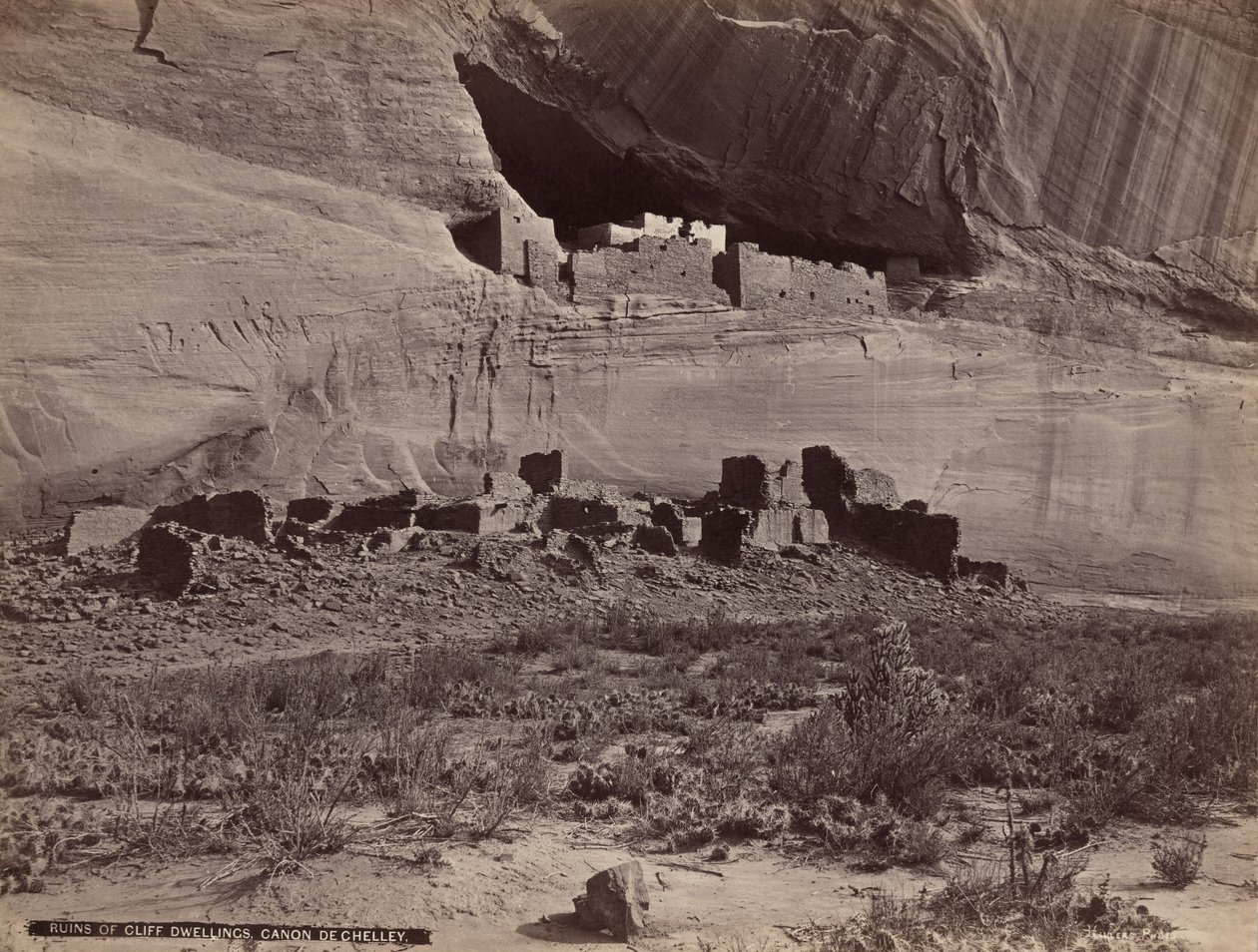 Ruïnes van rotswoningen, Canyon de Chelly door John K. Hillers