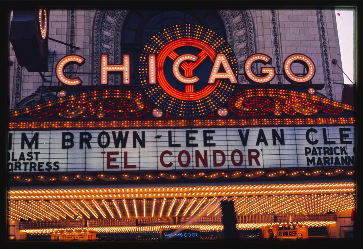 Chicago Theater Neon Marquee, Chicago, Illinois, VS door John Margolies