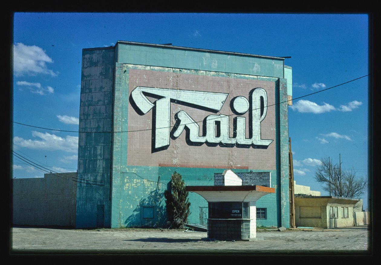 Trail Drive-In, Amarillo, Texas, VS door John Margolies