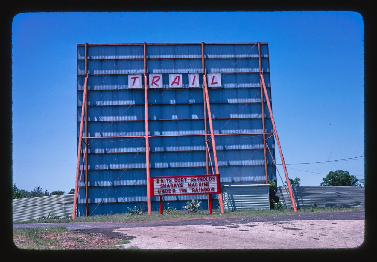 Trail Drive-In, Athens, Texas, VS door John Margolies
