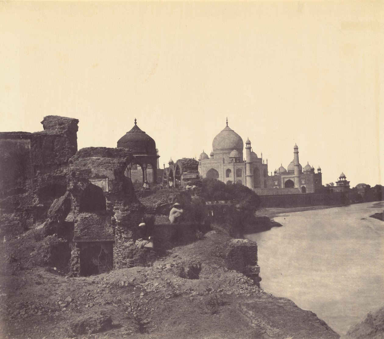 Taj Mahal vanuit het oosten,c. 1858-1862 (foto) door John Murray