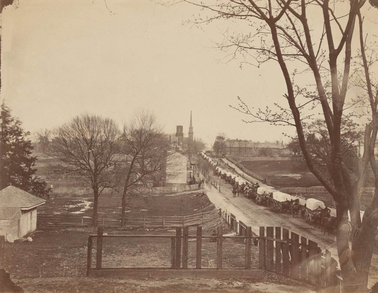 Trein van legerwagens die Petersburg, Virginia binnenkomen, april 1865 door John Reekie