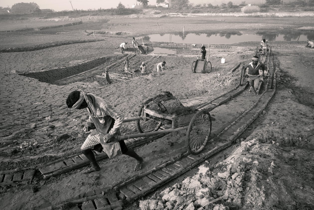 Baksteenfabrieken in Kolkata, India, 2016 (foto) door Jon Nicholson