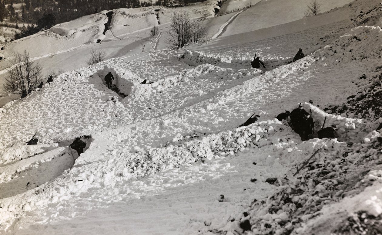 Album "Meine weltkriegs - Erinnerungen South-West Front (Karinthië, Italië, Zuid-Tirol) 31/03/1915-12/11/1918 - Josef Zohles Wenen": loopgraven in de sneeuw door Josef Zohles