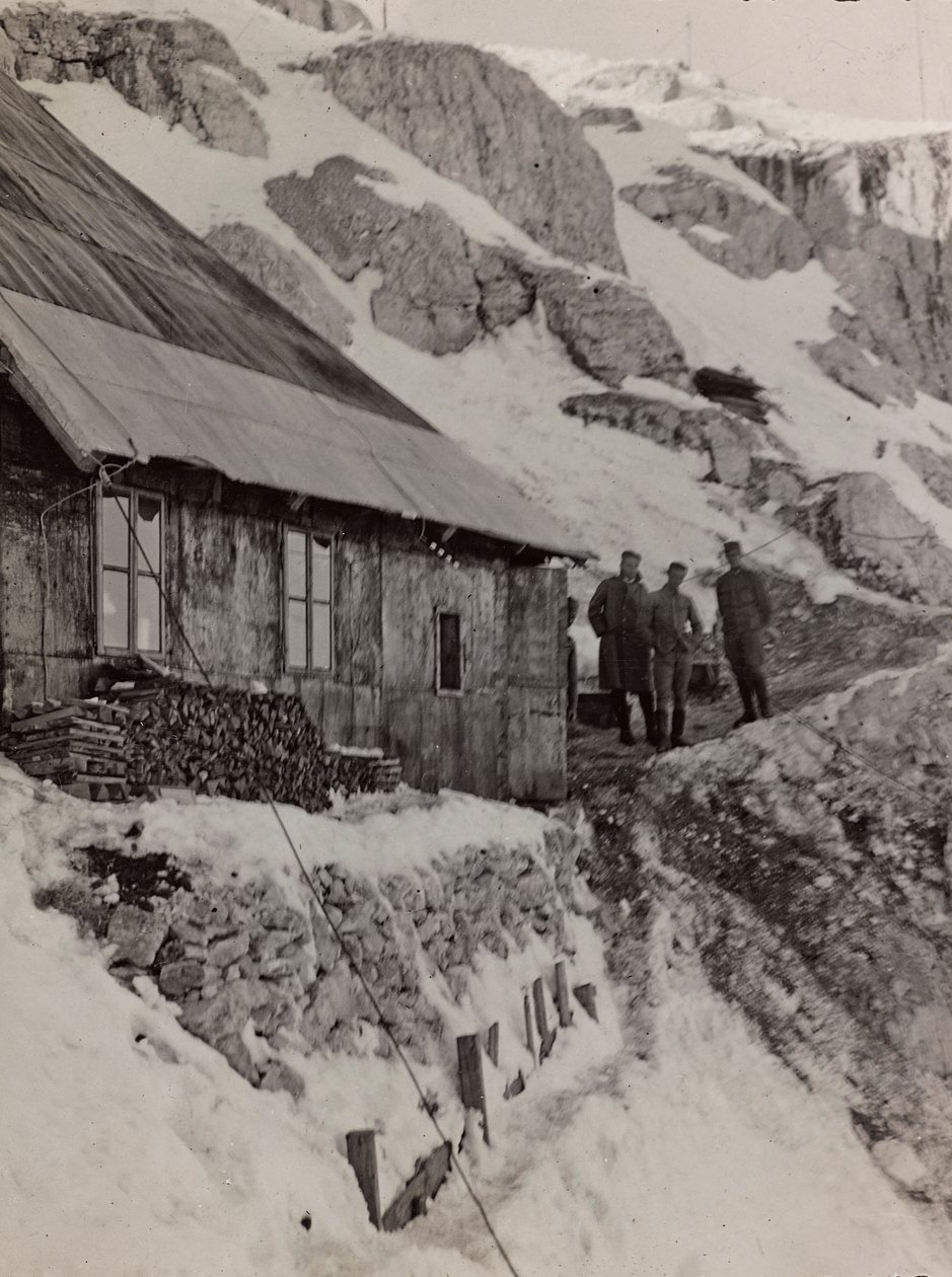 Album "Meine weltkriegs - Erinnerungen South-West Front (Karinthië, Italië, Zuid-Tirol) 31/03/1915-12/11/1918 - Josef Zohles Wien": militaire barak door Josef Zohles