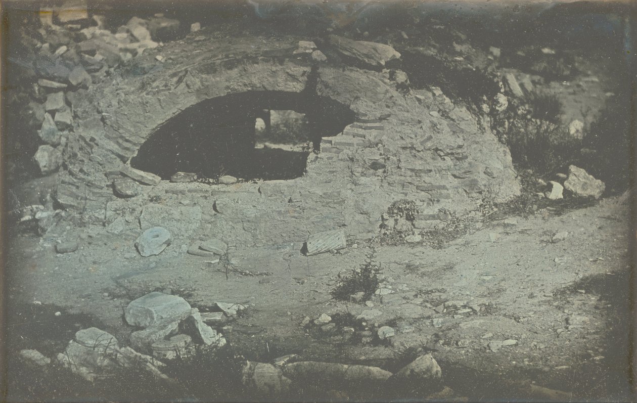 Athene. Tempel van Minerva Poliade (voorgrond), (Cisterne opening aan de voet van de Erectheion) door Philibert Joseph Girault de Prangey