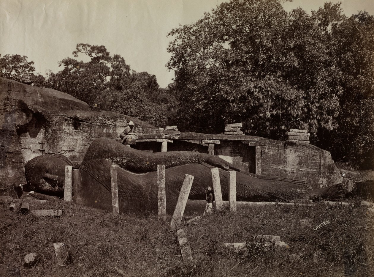 De Paranirvana van Boeddha, Gal Vihara, Polonnaruwa, Ceylon, 1870-1871 door Joseph Lawton