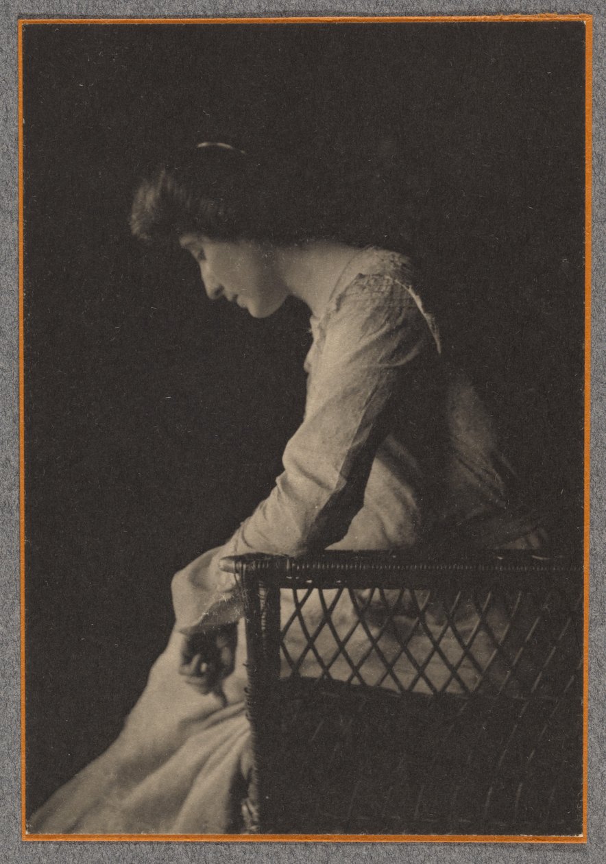 [Portret van Mercedes de Cordoba]. door Joseph Turner Keiley