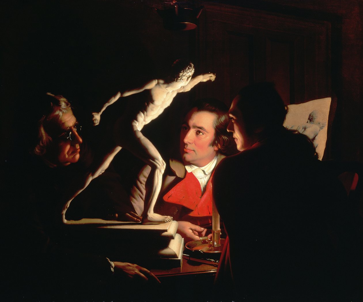 Drie personen die de Gladiator bij kaarslicht bekijken door Joseph Wright of Derby