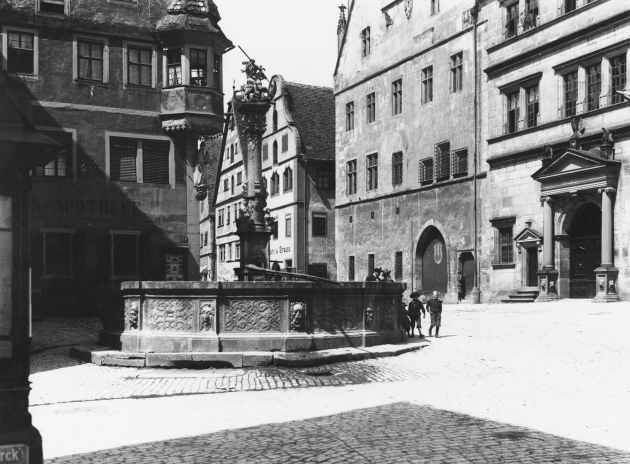 St. Georgs-Brunnen, Rothenburg ob der Tauber, ca. 1910 door Jousset