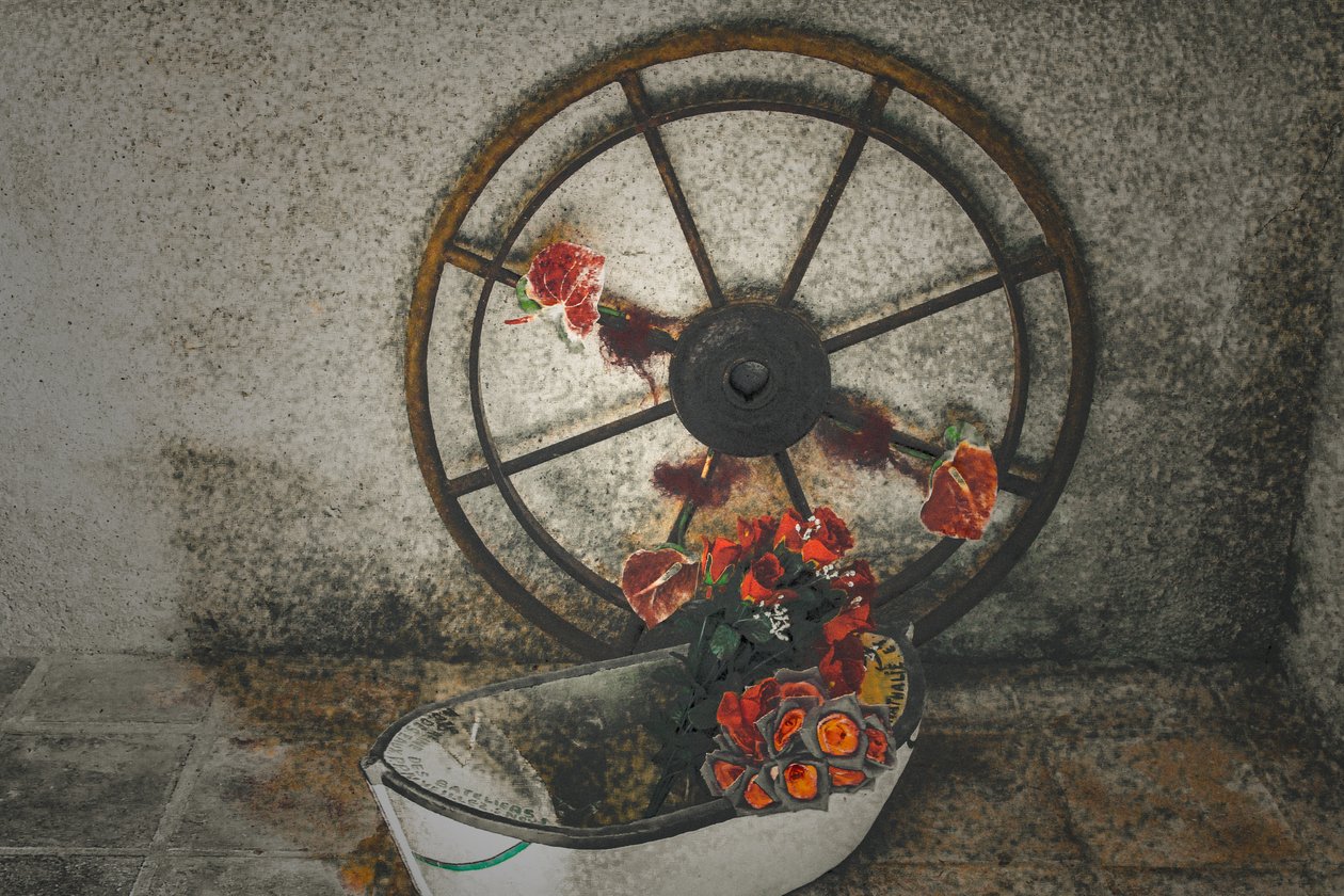 Bloemen voor de zeelieden, uit de serie, Chapelle du Canal, 2016 (foto) door Joy Lions