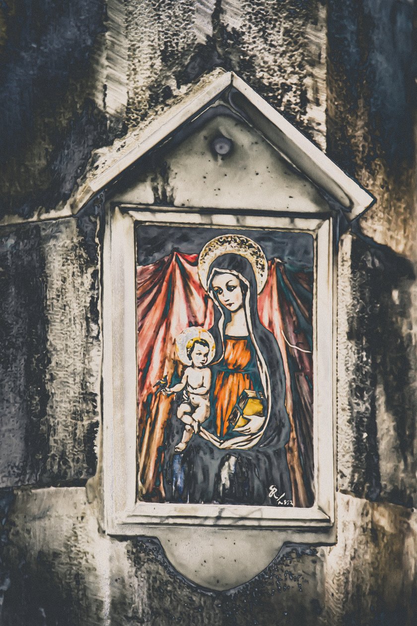 Moeder en kind, uit de serie, Maria en Jezus in Savonna, 2015 (foto) door Joy Lions