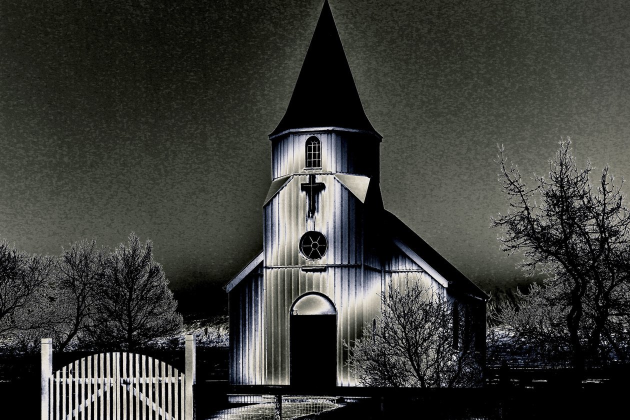 Onze kerk op een avond, 2015 (foto) door Joy Lions