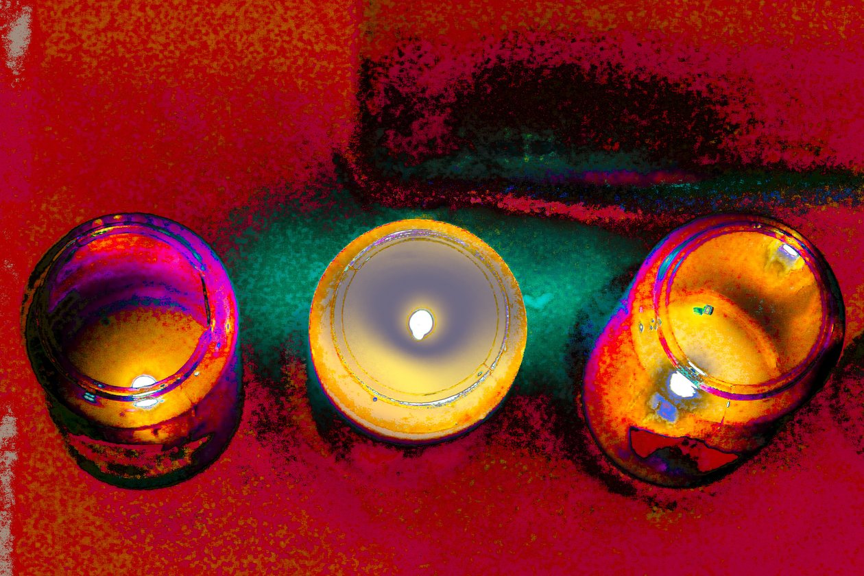 Soft Glow, uit de serie Votiefkaarsen, 2015 (foto) door Joy Lions