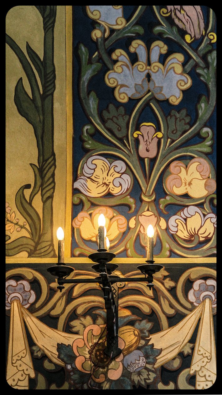 The Mantlepiece, uit de serie Eglise Russe, 2016 (foto) door Joy Lions