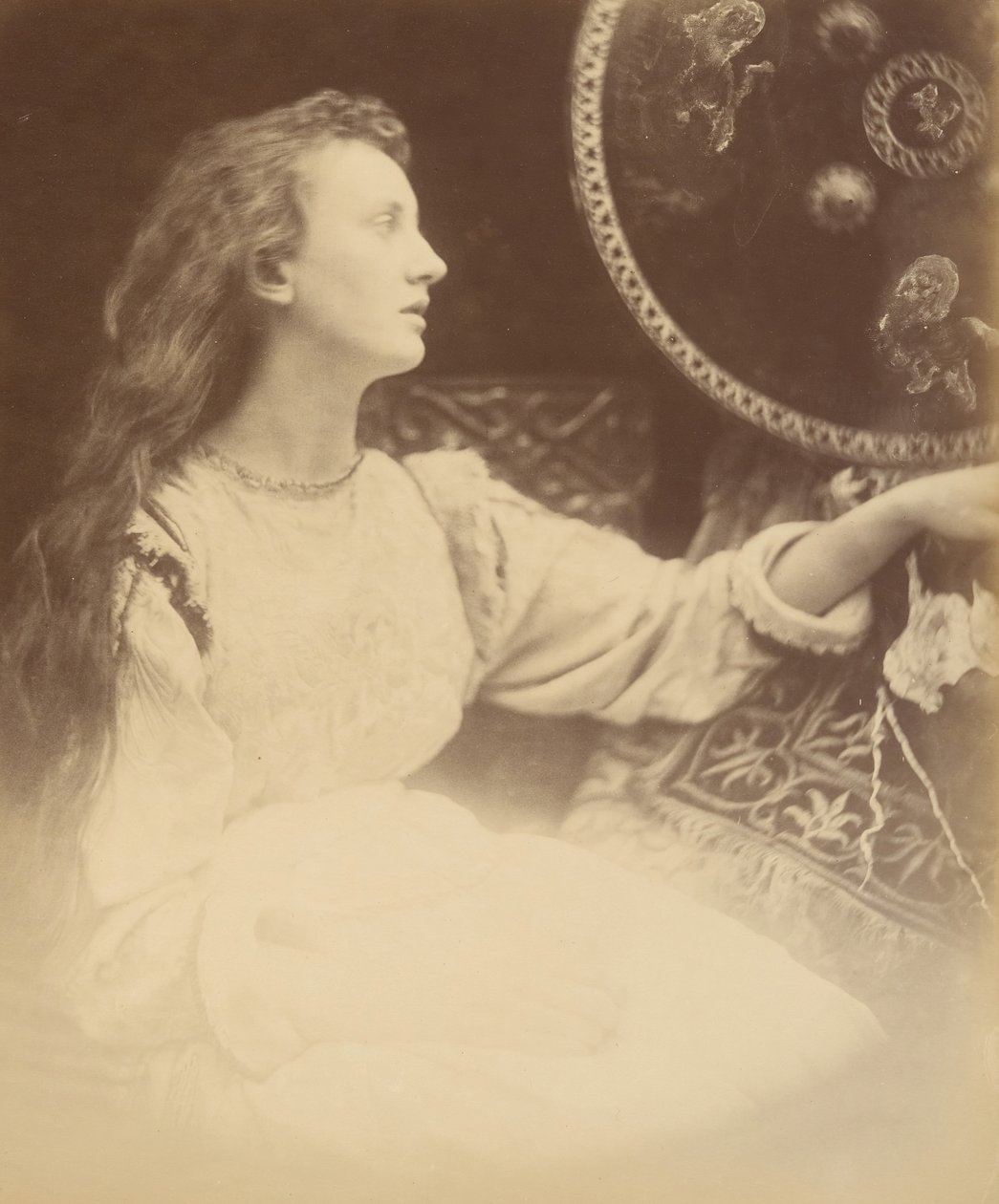 Elaine de Lelie - Dienstmaagd van Astolat, 1874 door Julia Margaret Cameron