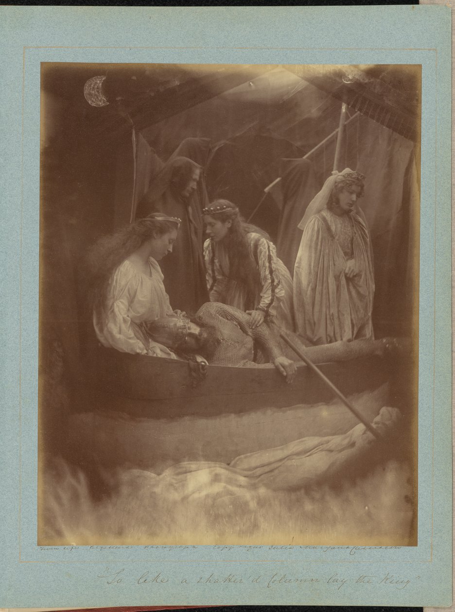 "Zo lag de koning daar, als een verbrijzelde zuil" door Julia Margaret Cameron