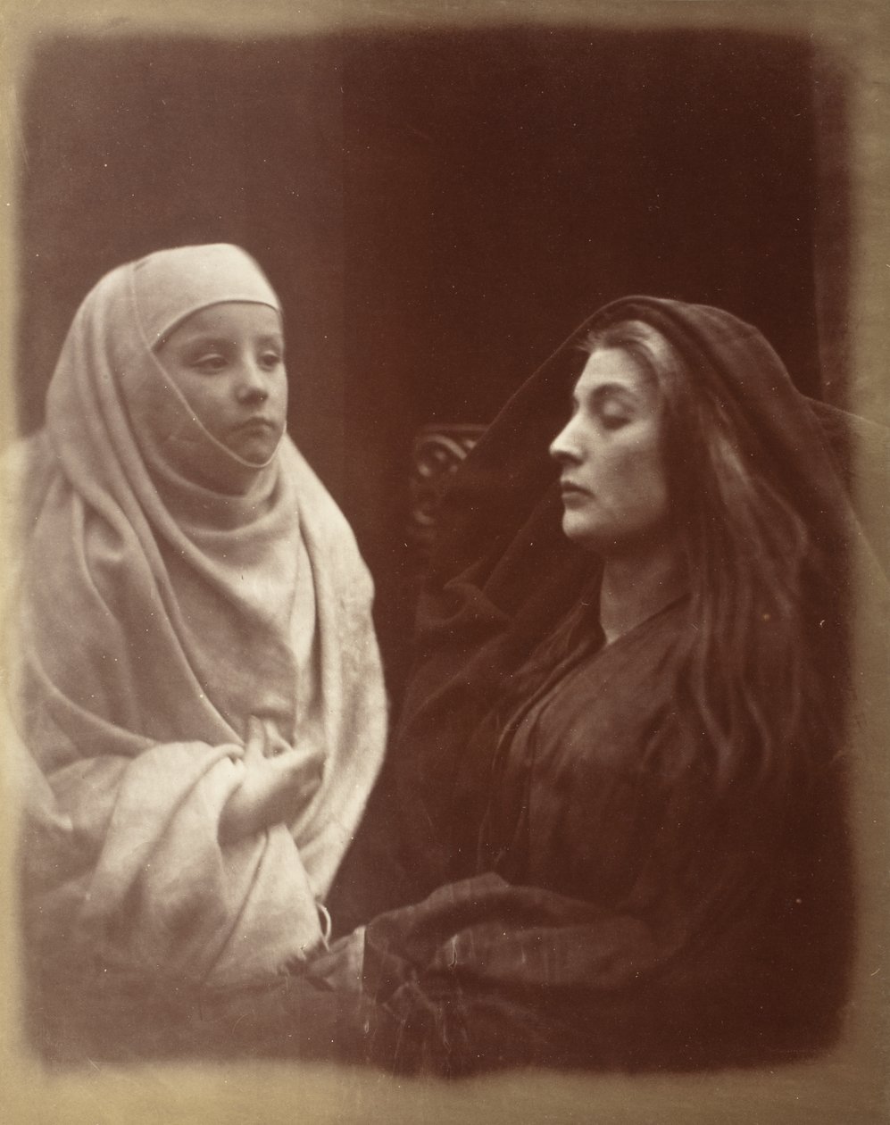 De kleine novice en koningin Guinevere in het Heilige Armenhuis van Almsbury door Julia Margaret Cameron