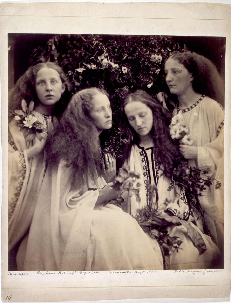 “De rozenknoppentuin van de meisjes” - De zusters Fraser Tytler door Julia Margaret Cameron
