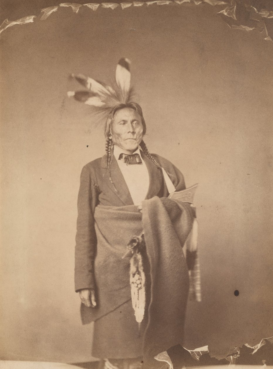 Hin-han-du-ta, De rode uil, een opperhoofd van de Mde-wa-kan-ton Sioux,1858 (foto) door Julian Vannerson