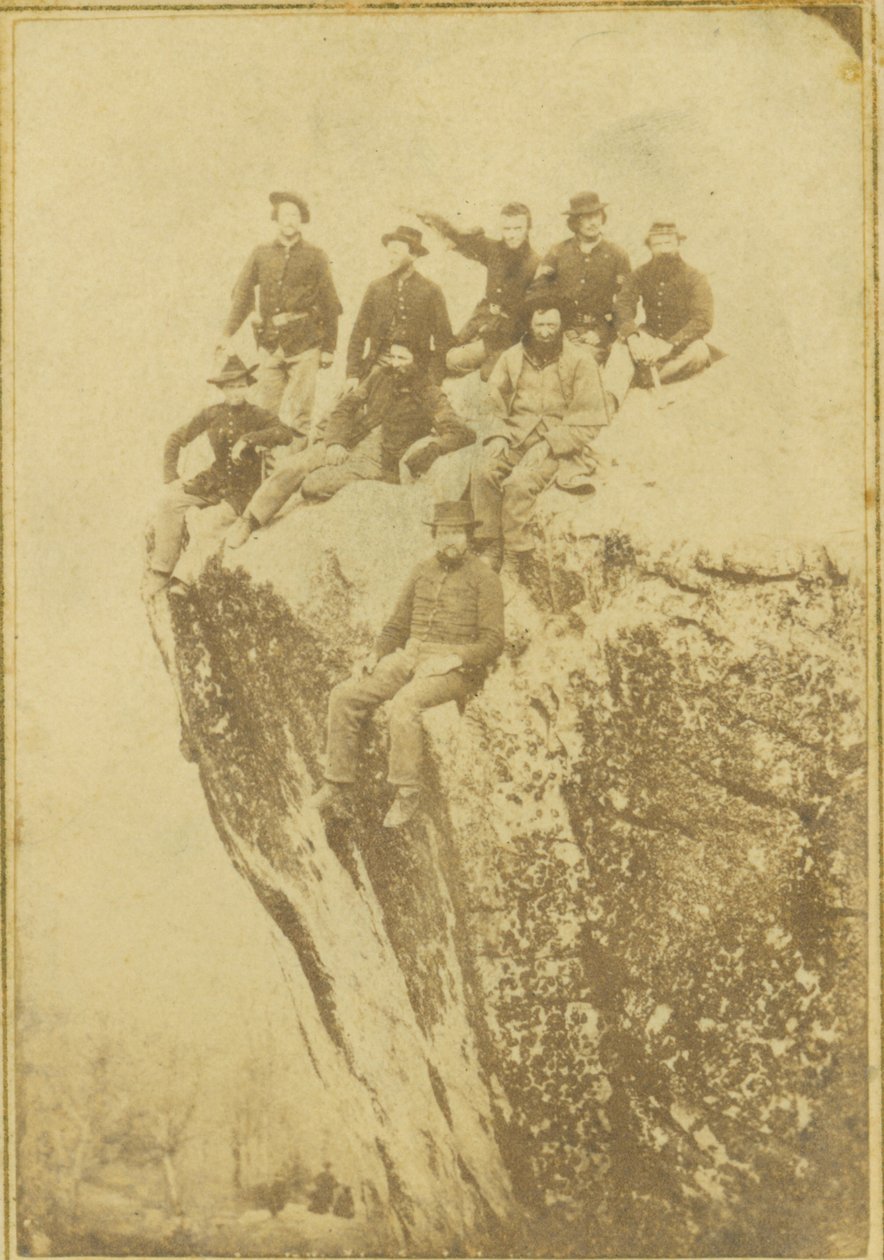 Uniesoldaten zittend op een klif bij Lookout Mountain door Kansas A.C. Nichols