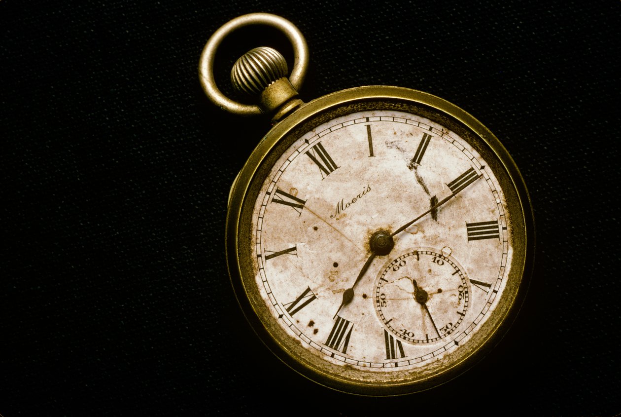 Horloge gestopt door explosie van de Hiroshima A-bom door Karen Kasmauski