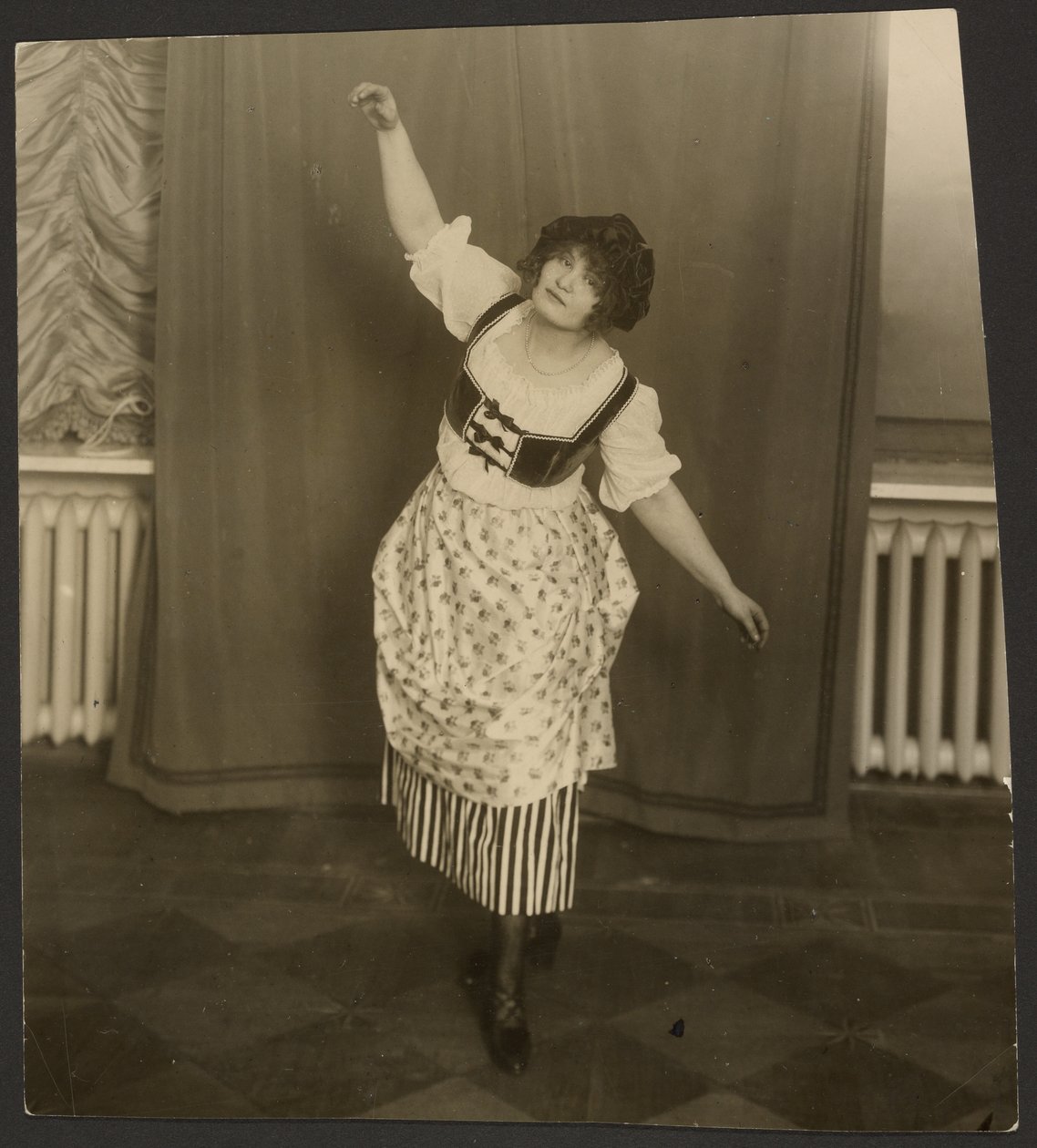 Mlle Vera Gartang in het ballet "Muziekdoos". door Karl Karlovitz Bulla