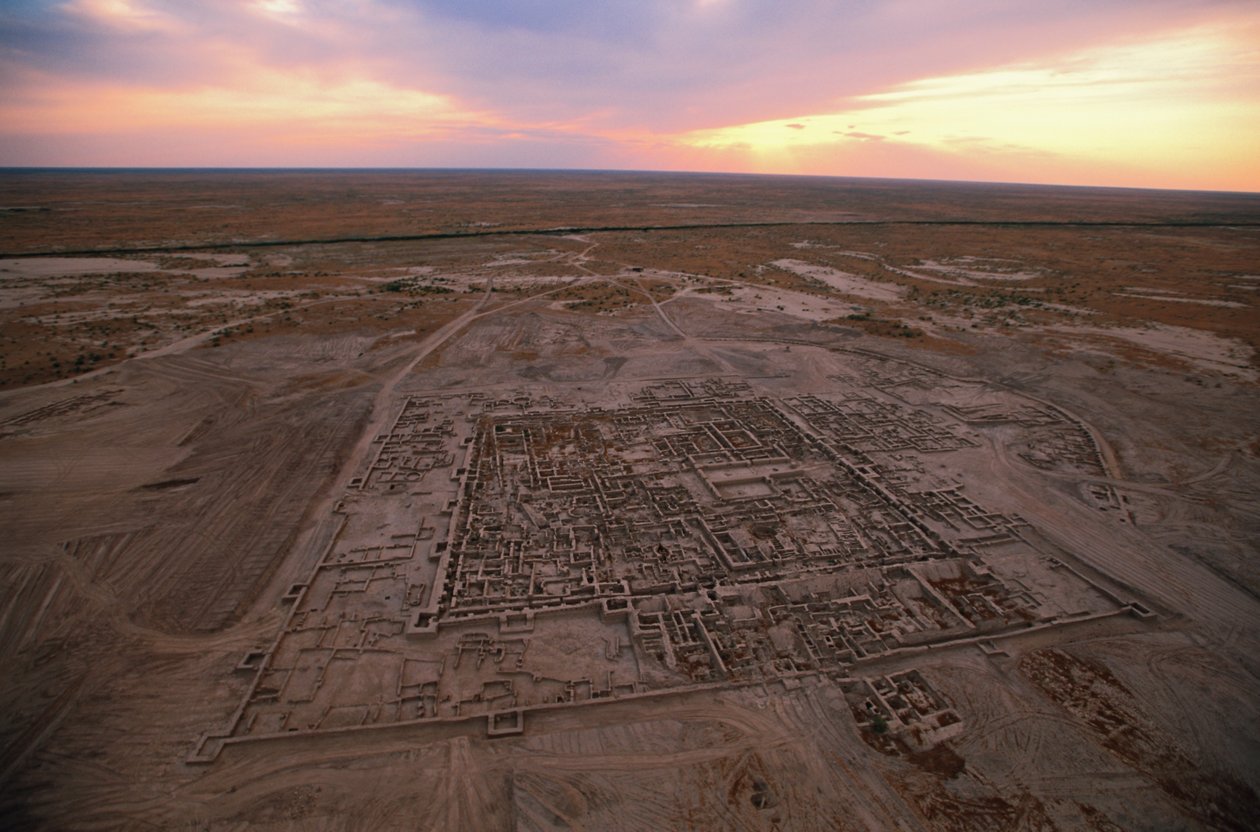 Luchtfoto van opgravingssite; Oxus-beschaving; Turkmenistan; Gonor Depe-site; Victor Sarianidi door Kenneth Garrett